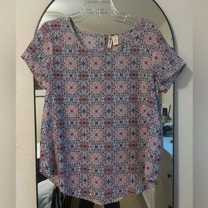 Patterned short sleeve shirt. Japna size large